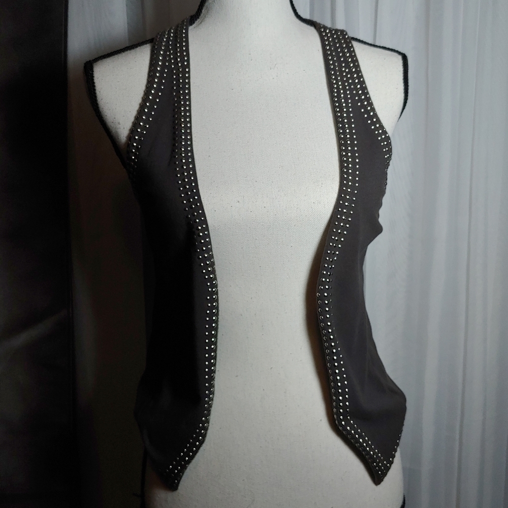 Express Vest w. Studs